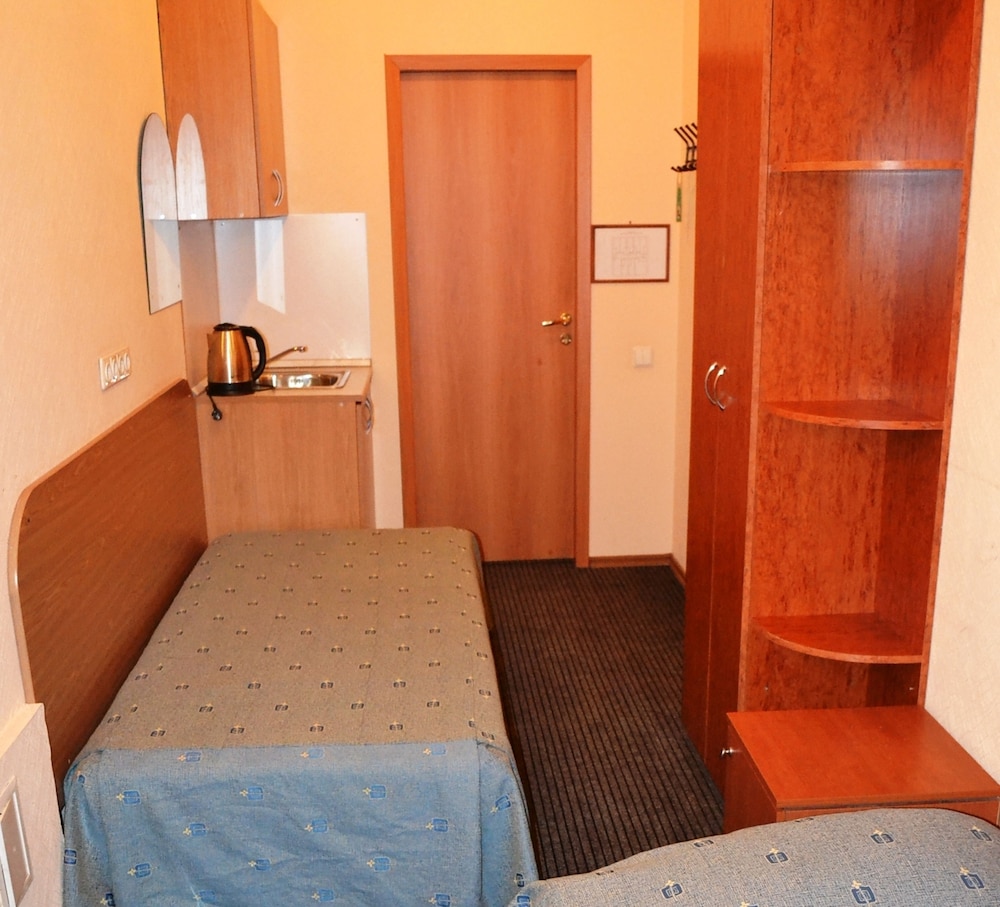 Twin Room (Studio)