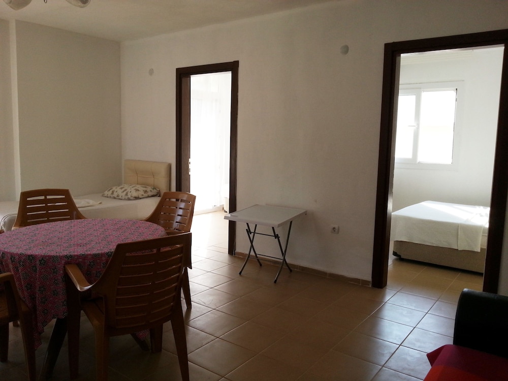 Family Apartment, 2 Bedrooms, Private Bathroom, Slope side photo 1