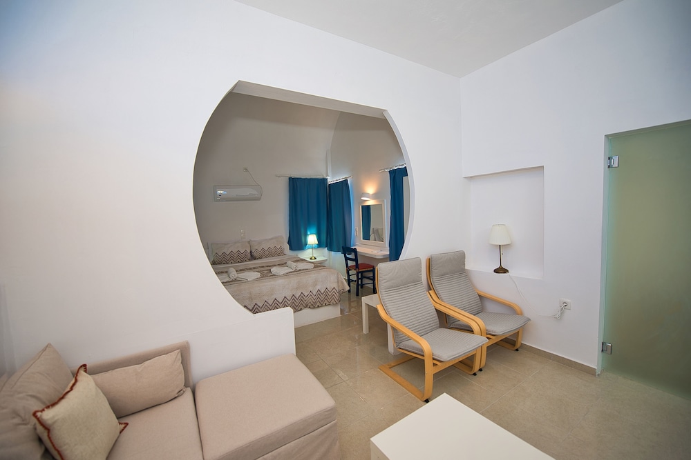Deluxe Room - Photo 8