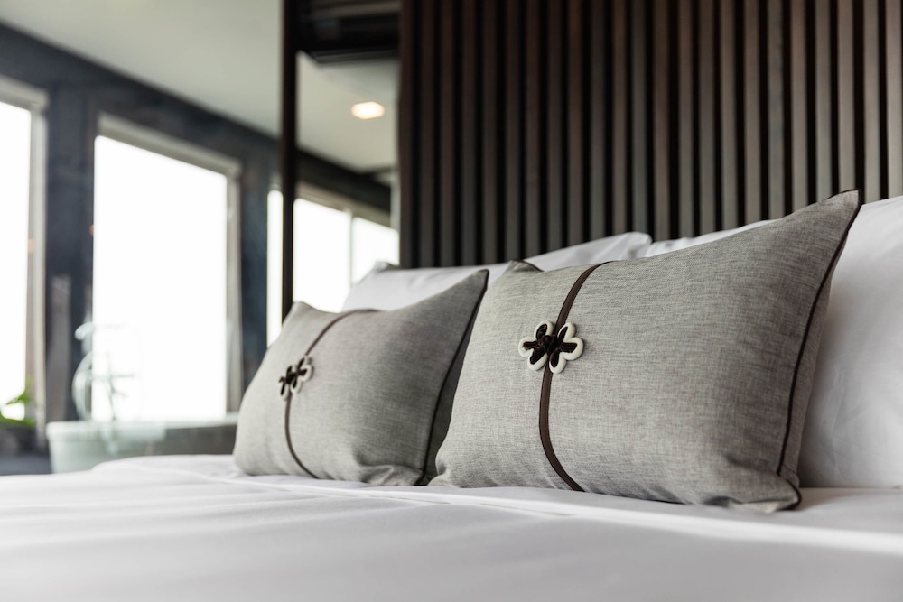 Orchid Exclusive Suite with Private Balcony for 1 person photo 3