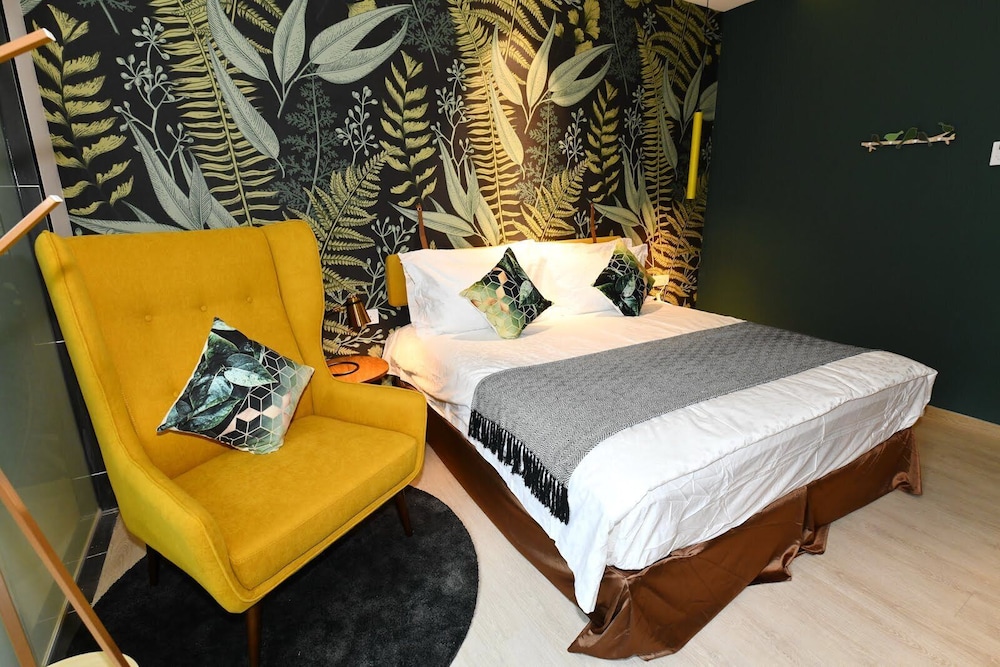 Deluxe King Room - Photo 5