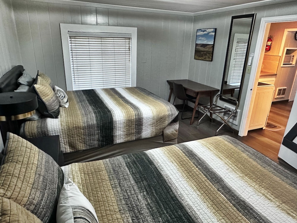 Family Cottage, Multiple Beds, Kitchen, Lake View photo 1