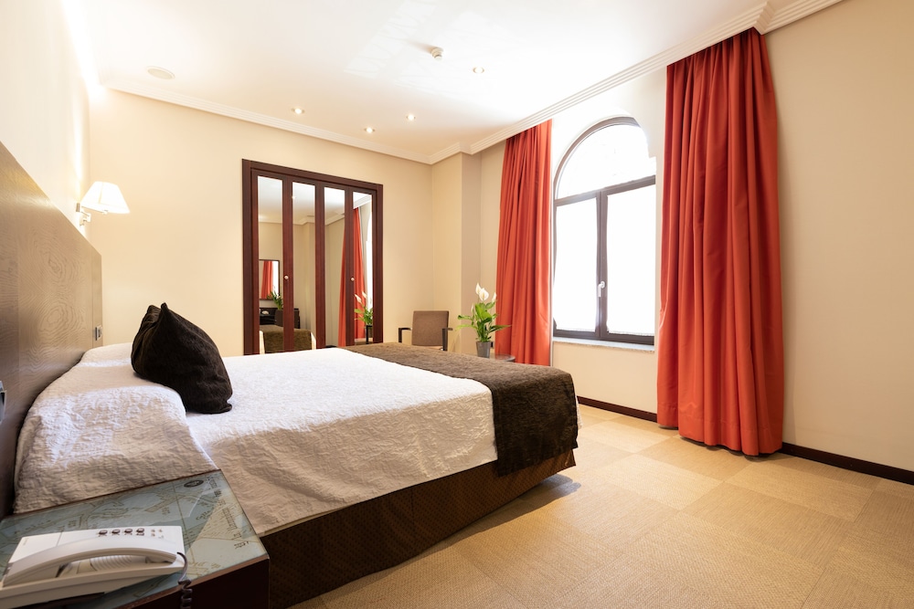 Deluxe Double or Twin Room - Photo 6