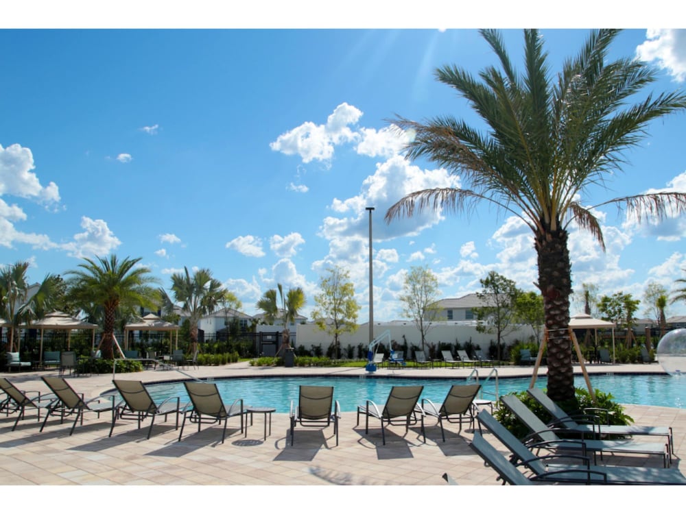 Beautiful 4BR 3BA Home w Pool at Storey Lake, Foto 41