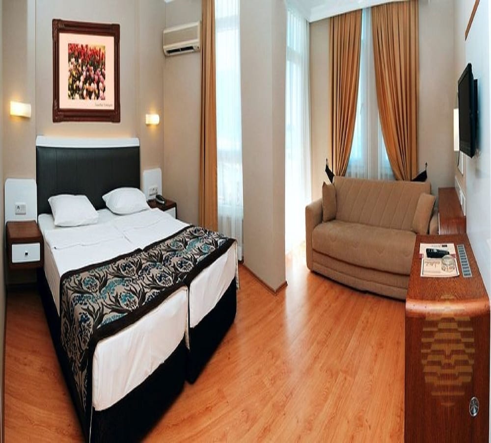Standard Double or Twin Room photo 2