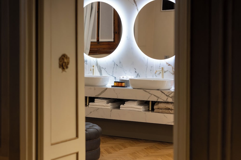 Executive Suite, 2 Bedrooms - Photo 9