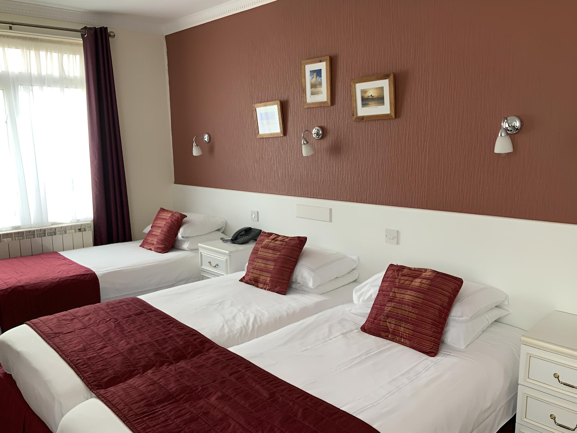 Quadruple Room, Ensuite ( (4) with Inland View ) photo 2