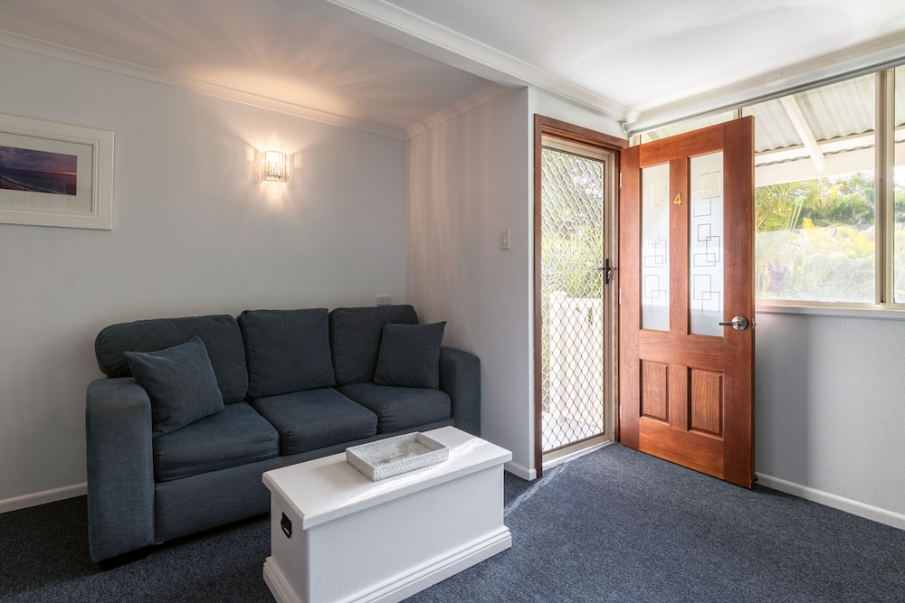 Suite, 2 Bedrooms - Photo 7
