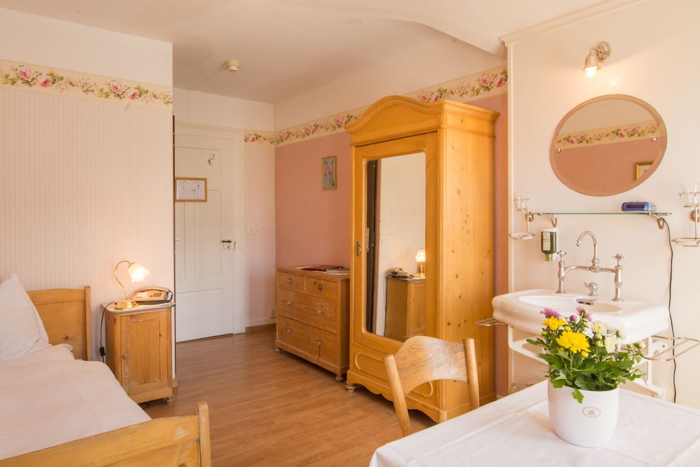 Single Room photo 2