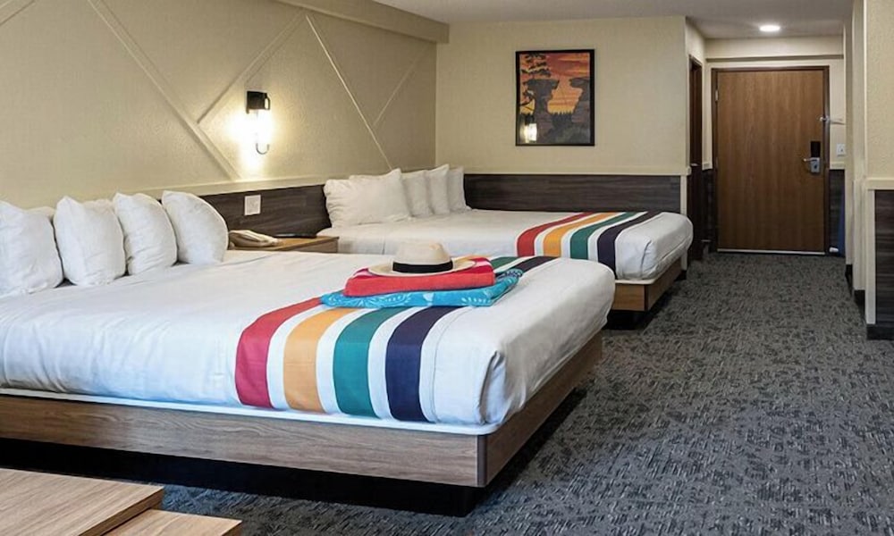 Standard Room, 2 Queen Beds, Balcony photo 1