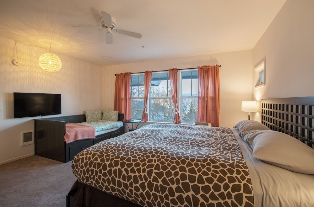 Condo, 2 Bedrooms photo 3