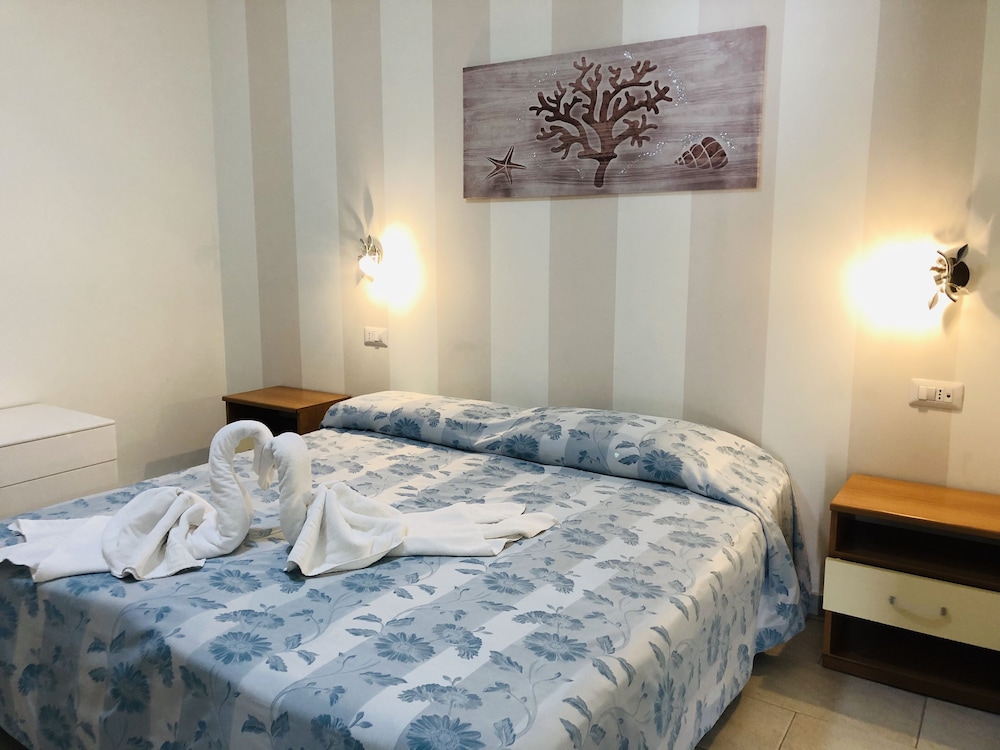 Economy Double or Twin Room photo 2
