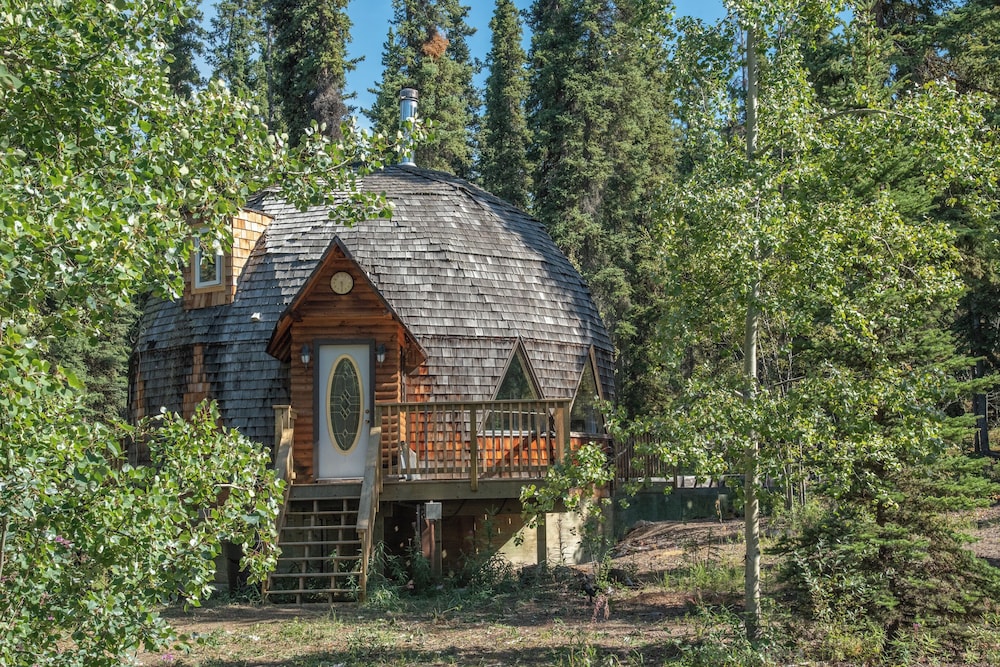 Family Cottage, 2 Queen Beds - 8 Minutes from Main Lodge photo 1