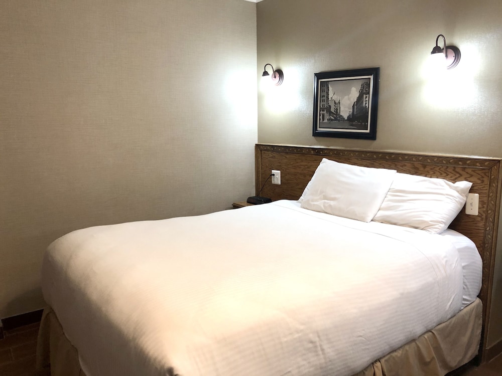 Traditional Room, 1 Queen Bed - Photo 5