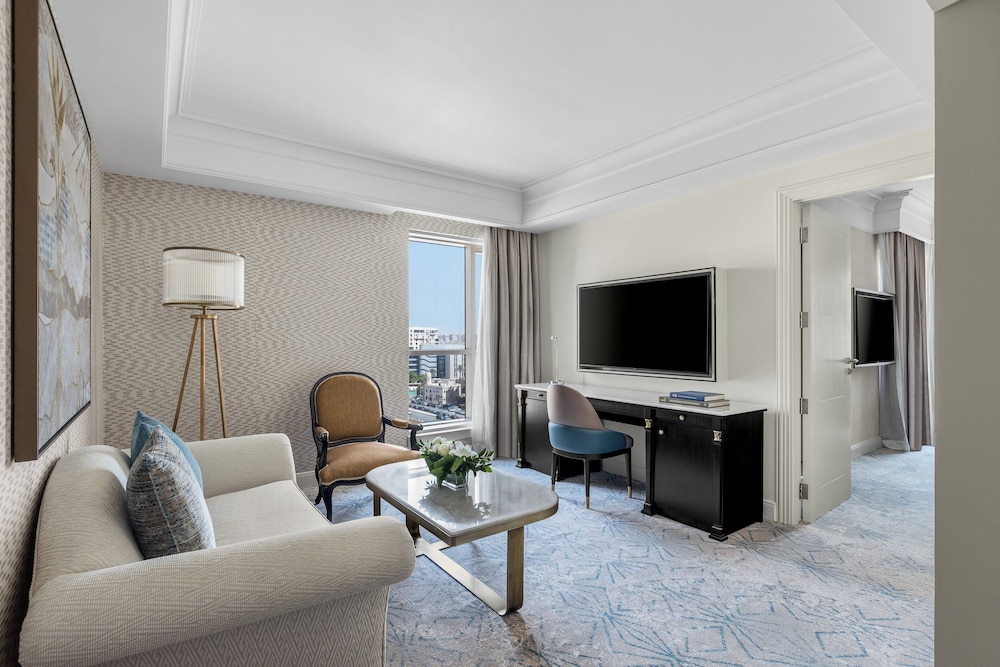 Suite, 1 Bedroom, Pool View (Ergonomic Flex Space)