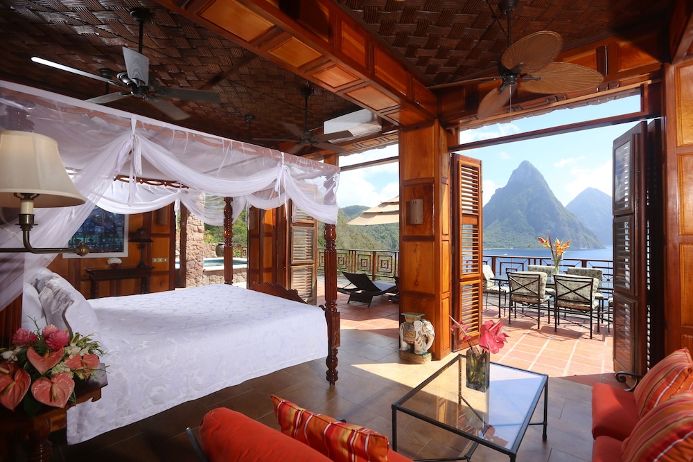Honeymoon Studio Suite, Ocean View (Grotto Suite)