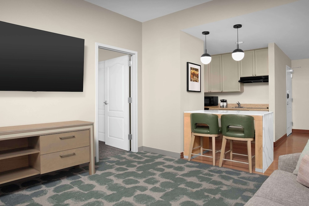 Studio Suite, 2 Queen Beds, Non Smoking photo 2