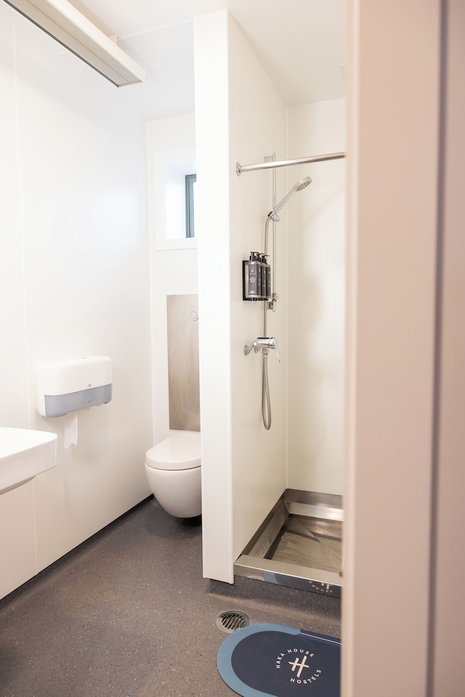 Bed in 6 Bed Dorm - Ensuite (Cabin)