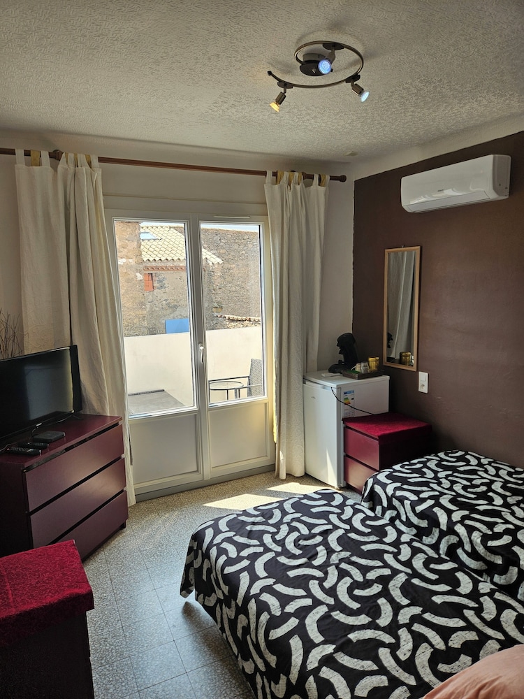 Room, Balcony, City View photo 1