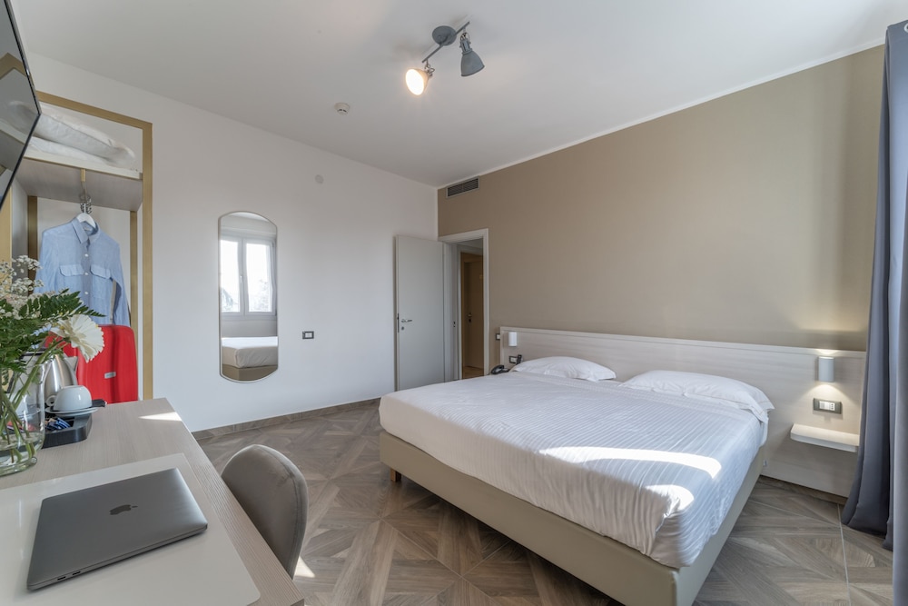 Deluxe Double Room - Photo 1
