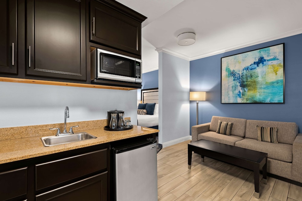 Suite, 2 Queen Beds, Non Smoking, Microwave (With Sofabed)