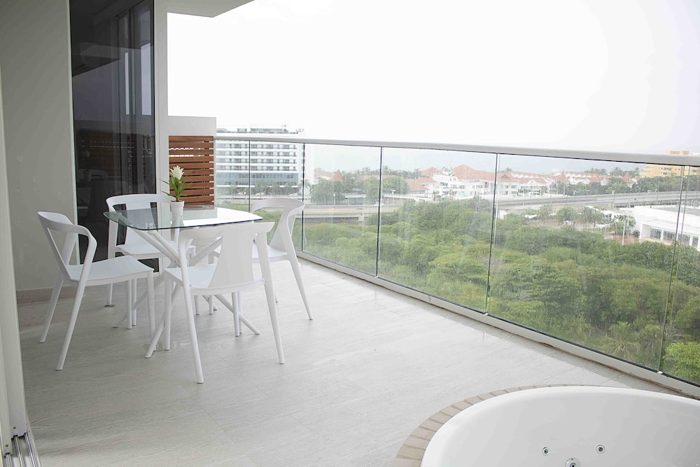 Business Apartment, 1 Bedroom, Partial Ocean View