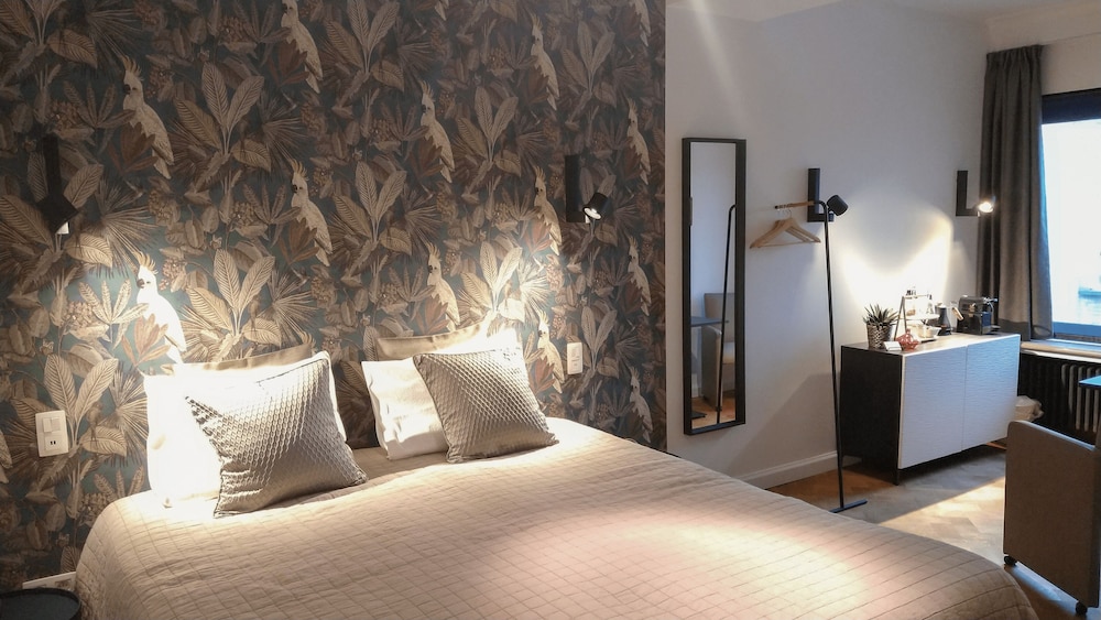 Deluxe Double Room (Mrs. Ginger)