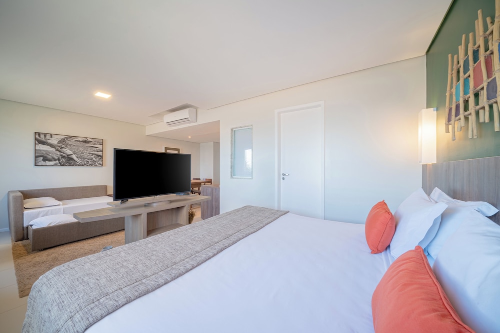 Master Suite with Bathtub photo 2