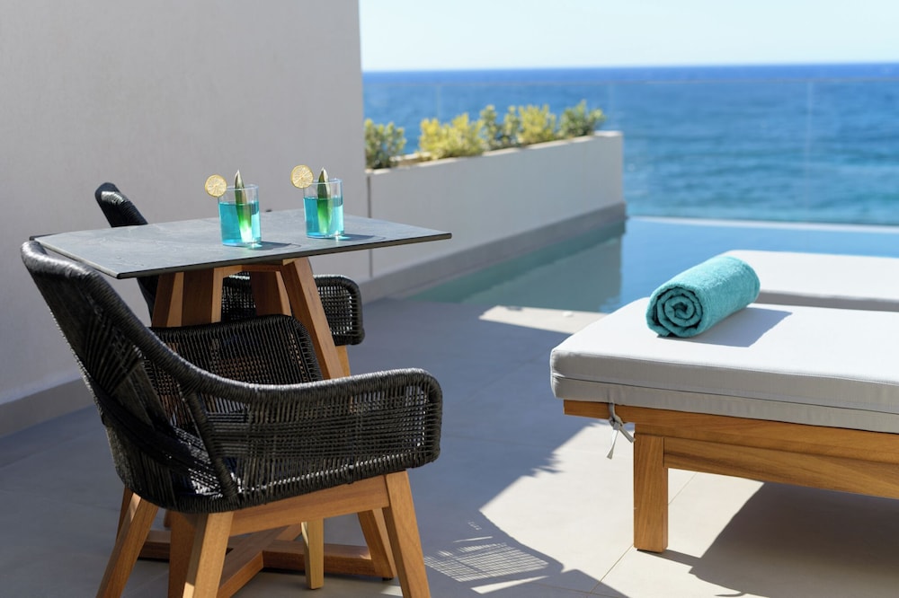 Premium Studio Suite, 1 King Bed, Private Pool, Sea View