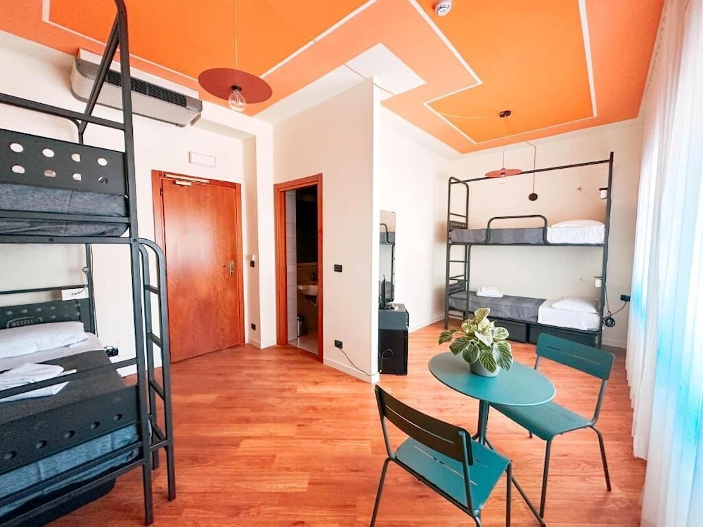 Shared Dormitory, Women only