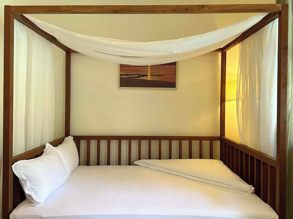 Family Suite, Pool View photo 3