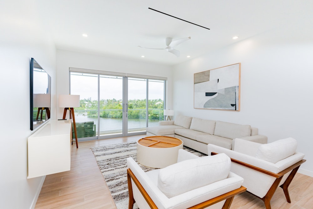 Penthouse, 3 Bedrooms, Canal View