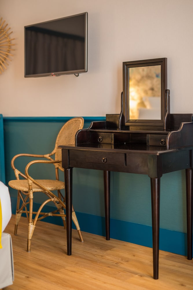 Business Room thumbnail 5
