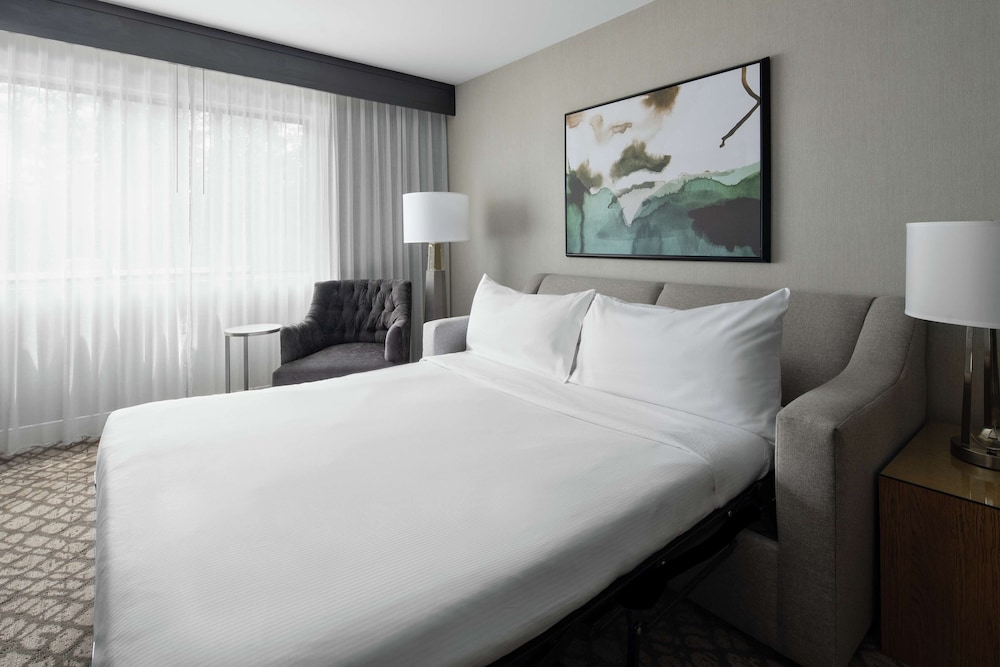Suite, 1 King Bed (Living Room, Kitchenette) - Photo 3