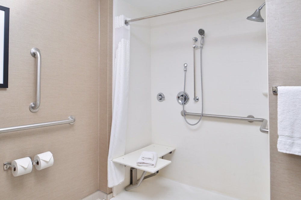 Standard Room, 2 Queen Beds, Accessible (Comm, Roll-In Shower)