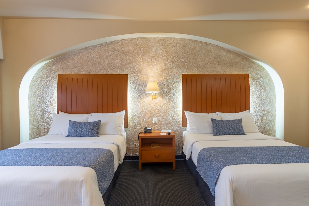 Traditional Room, 2 Double Beds photo 2