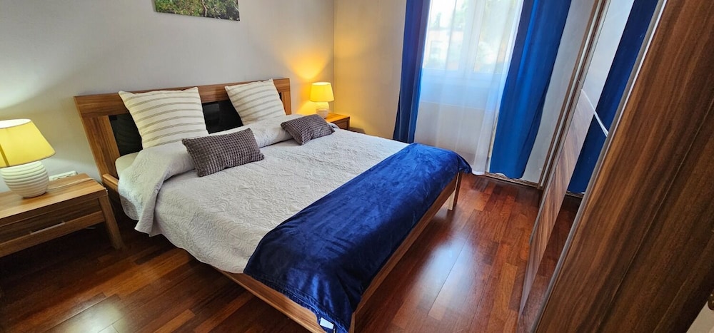 Apartment (Ena - with free private parking - A1-)