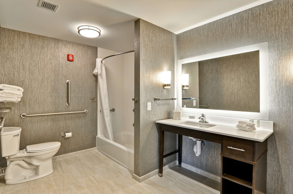 2 Queen Studio Suite Mobility Accessible Tub Non-Smoking photo 2