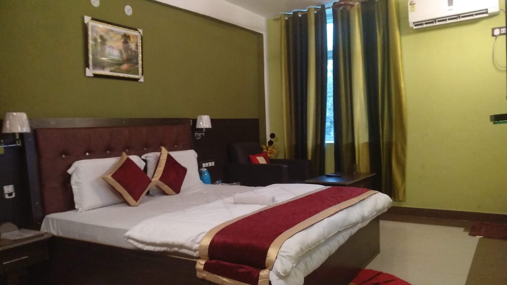 Royal Room, 1 King Bed photo 1