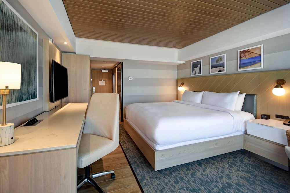 Room, 1 King Bed, Bathtub, Oceanfront - Photo 3