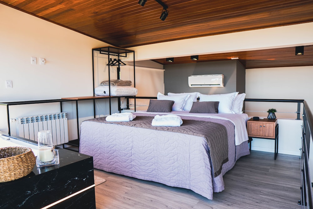 Luxury Cabin, Jetted Tub, Vineyard View (Tramonto) photo 3