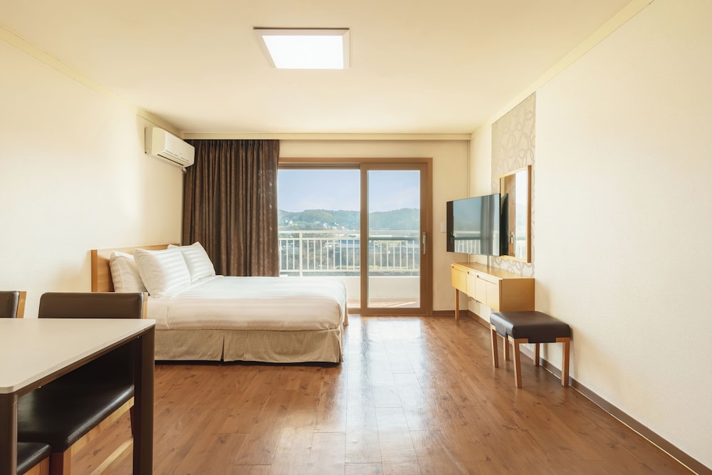 [Summer Bliss PKG] Family(Cooking/Standard/Bed)) - Brunch&Coffee for 2 + 1BTL Wine + 1Pizza