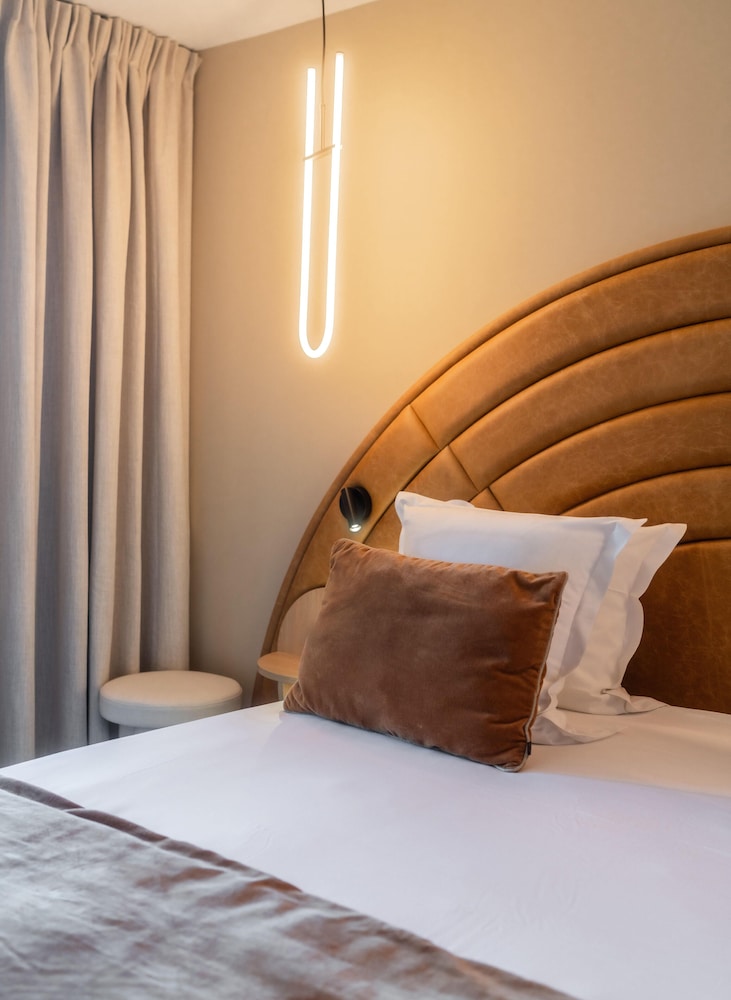 King Suite with Balcony photo 3