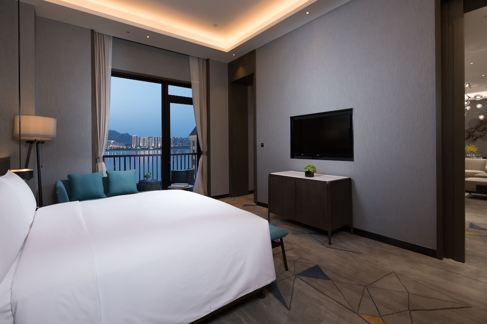 Deluxe Suite photo 2
