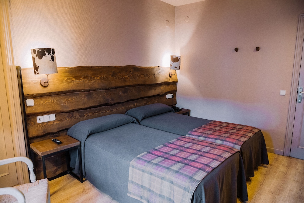 Standard Double Room - Photo 3