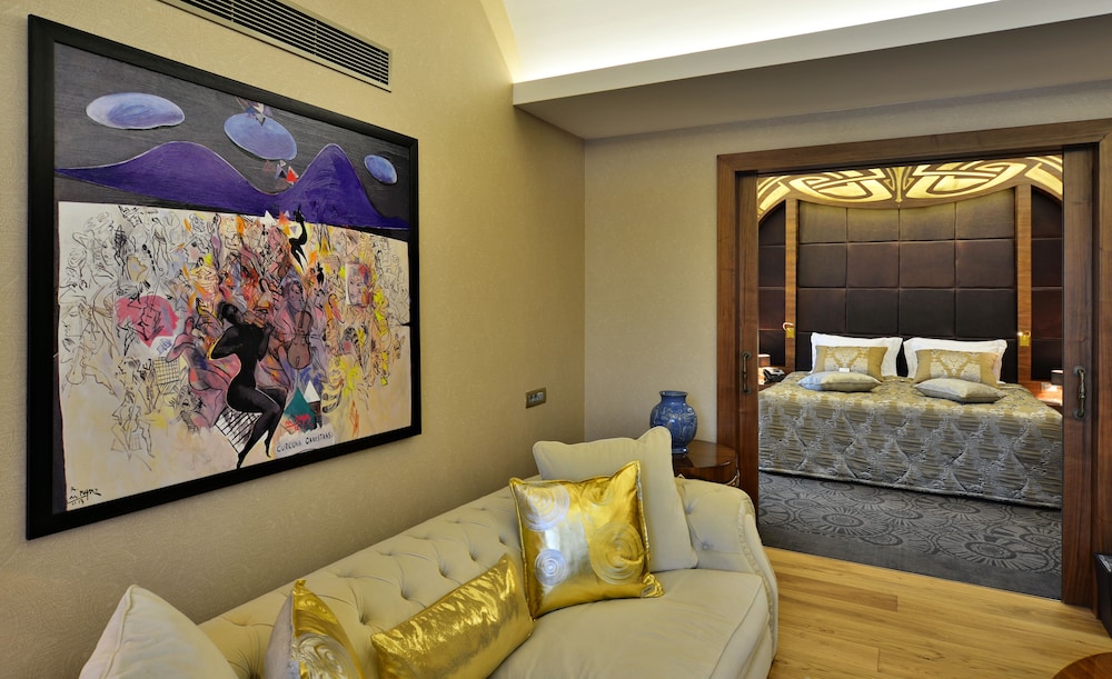 Royal Suite photo 3