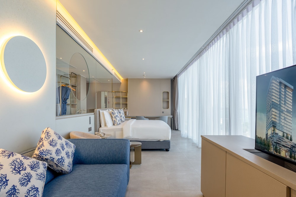 Panorama Executive Suite - Photo 9