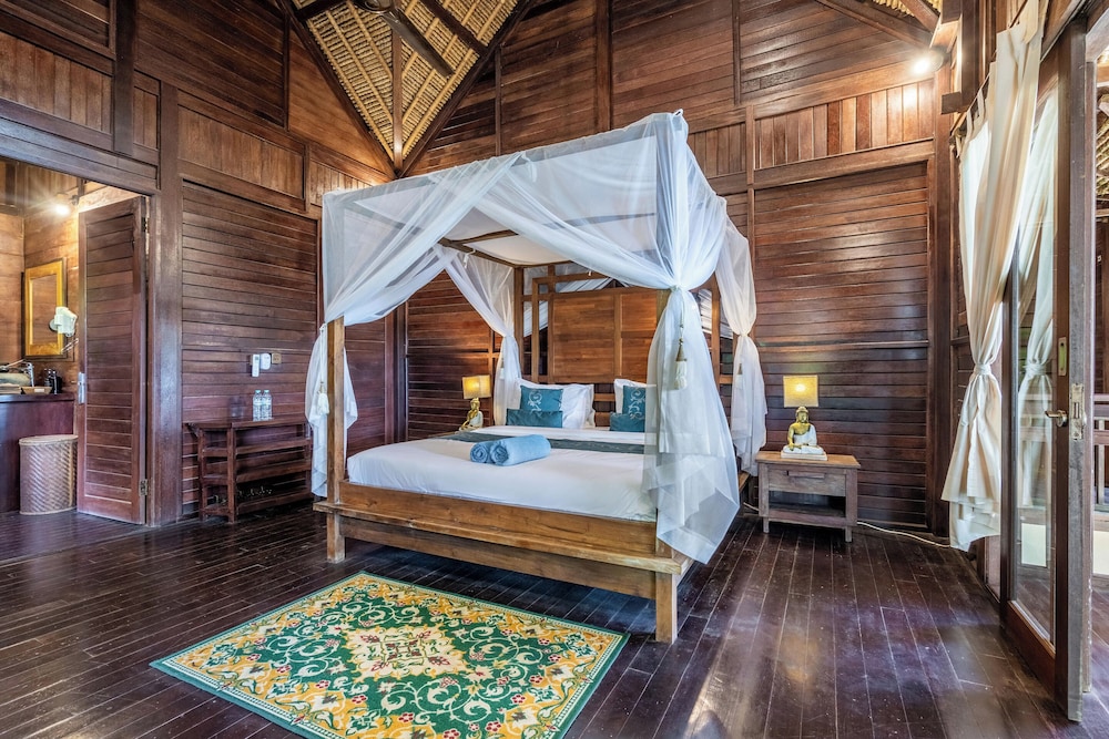 4 Bedrooms, Separate Entrances Beachfront Group Stay - Photo 12