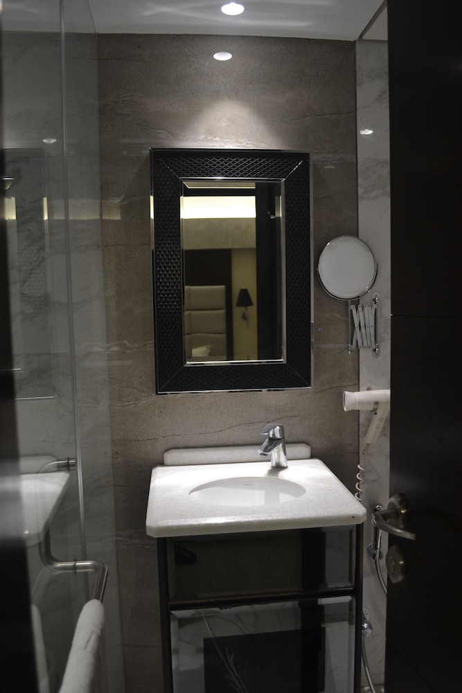Deluxe Room - Photo 5