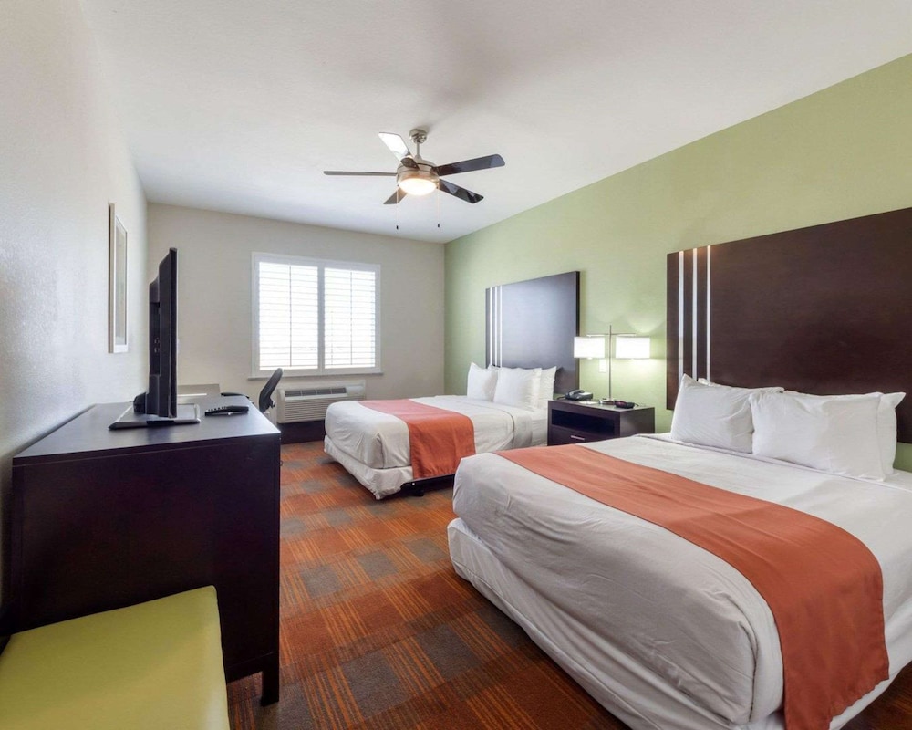 Room, 2 Queen Beds, Accessible, Non Smoking photo 3